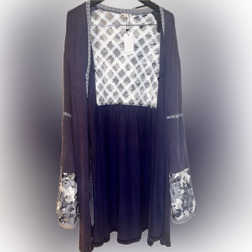 POL Blue and White Patterned Lace Open Tunic Cardigan Top
